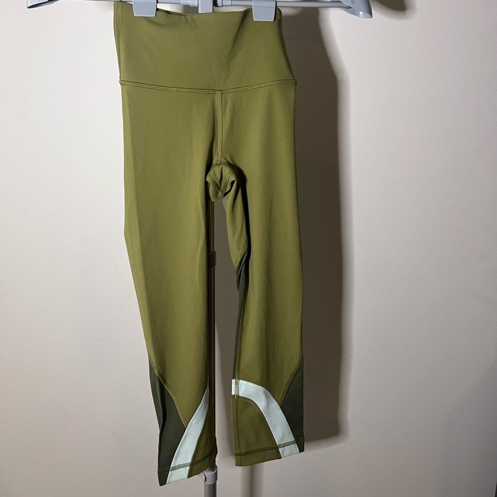 Lululemon Throwback Inspire High-Rise Crop, Size 0